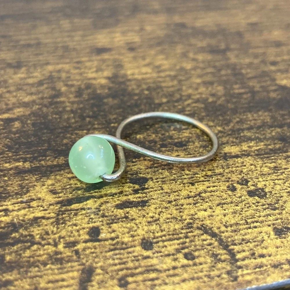 Wire Wrap Ring‎ Size 6.5 Light Green Bead Silver Tone Minimalist Freeform